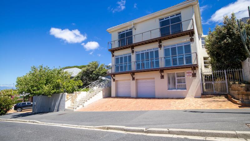 7 Bedroom Property for Sale in Walmer Estate Western Cape